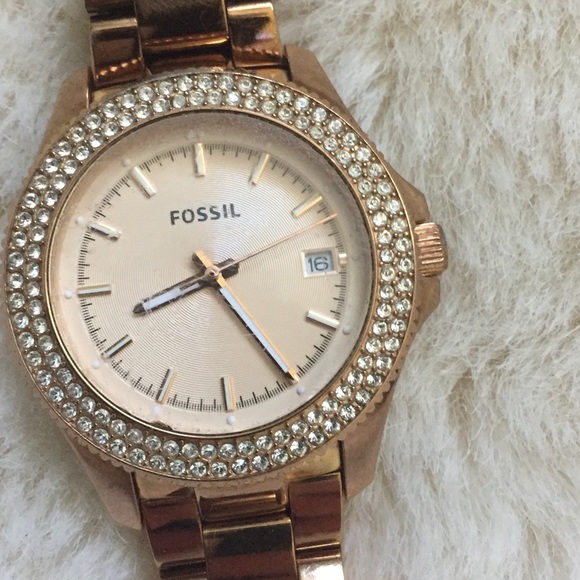 Rose-gold Fossil Watch✨ - Picture 2 of 5